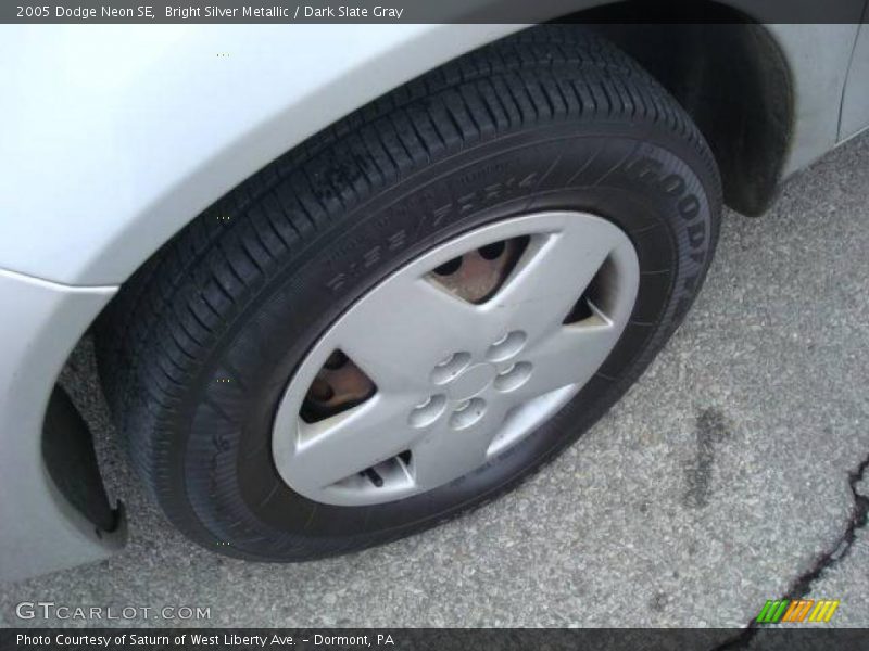 Bright Silver Metallic / Dark Slate Gray 2005 Dodge Neon SE