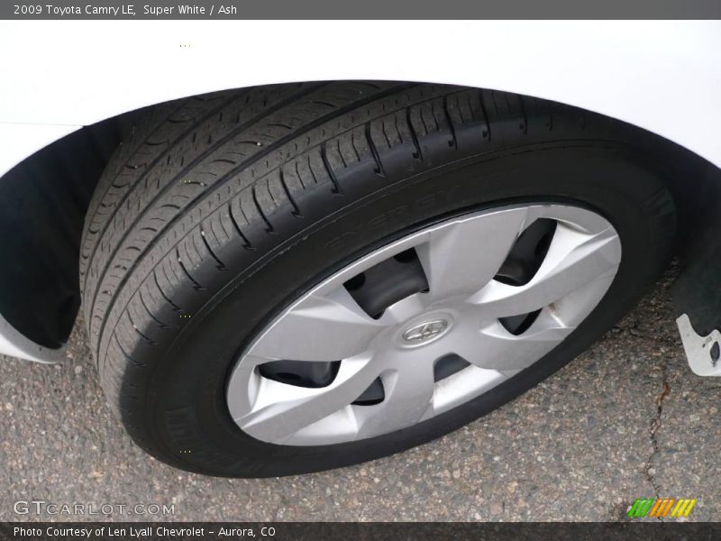 Super White / Ash 2009 Toyota Camry LE