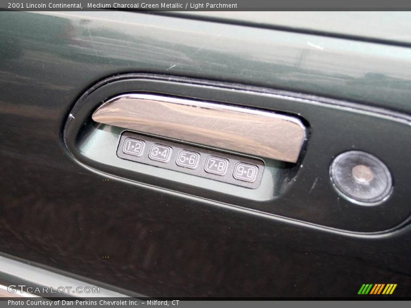 Medium Charcoal Green Metallic / Light Parchment 2001 Lincoln Continental