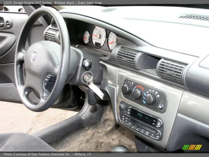 Brilliant Black / Dark Slate Gray 2005 Dodge Stratus SXT Sedan