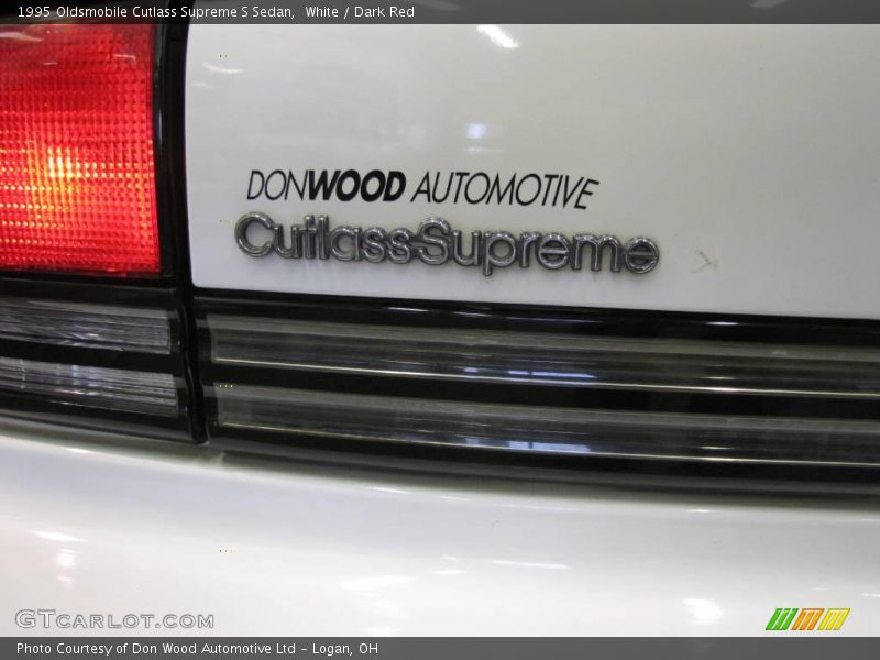 White / Dark Red 1995 Oldsmobile Cutlass Supreme S Sedan