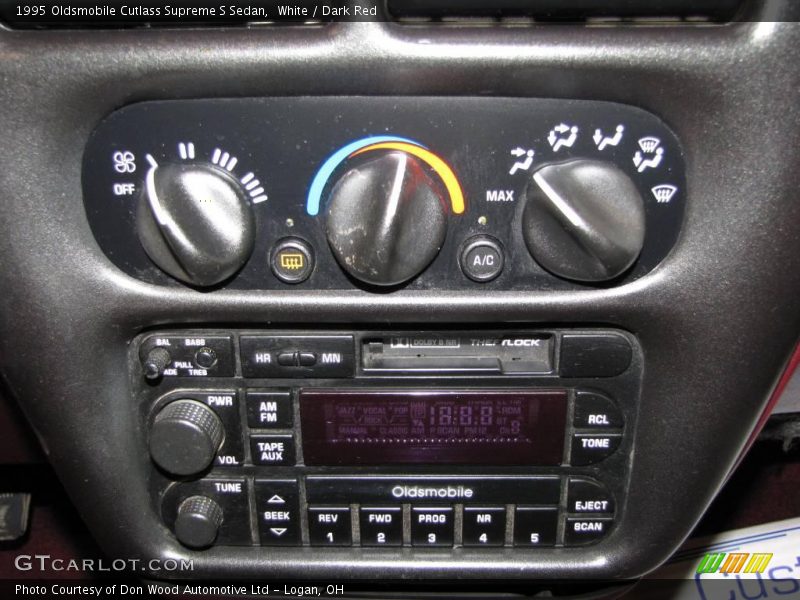 White / Dark Red 1995 Oldsmobile Cutlass Supreme S Sedan