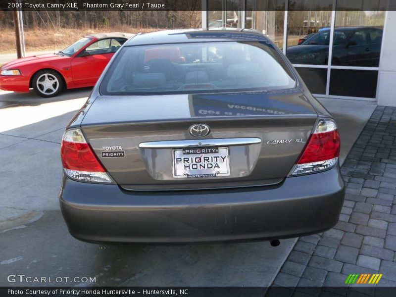 Phantom Gray Pearl / Taupe 2005 Toyota Camry XLE