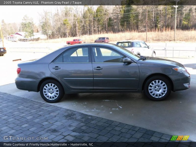 Phantom Gray Pearl / Taupe 2005 Toyota Camry XLE