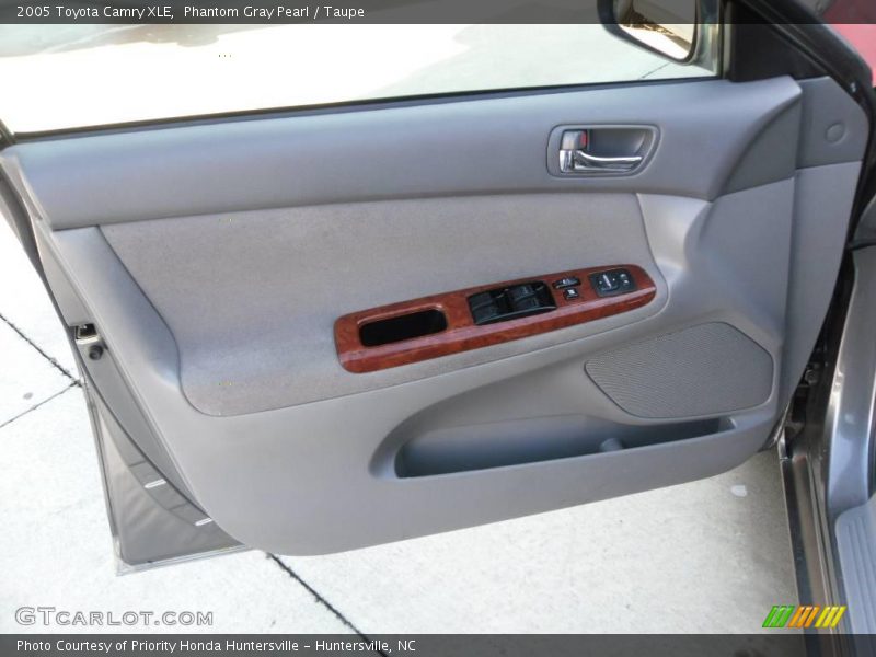 Phantom Gray Pearl / Taupe 2005 Toyota Camry XLE