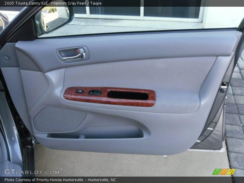 Phantom Gray Pearl / Taupe 2005 Toyota Camry XLE