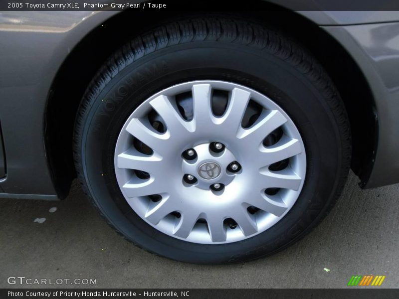 Phantom Gray Pearl / Taupe 2005 Toyota Camry XLE