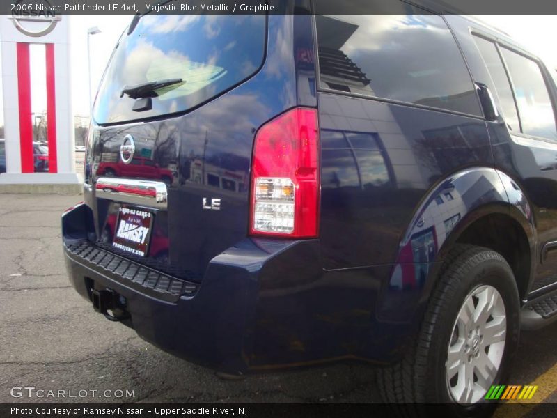 Majestic Blue Metallic / Graphite 2006 Nissan Pathfinder LE 4x4