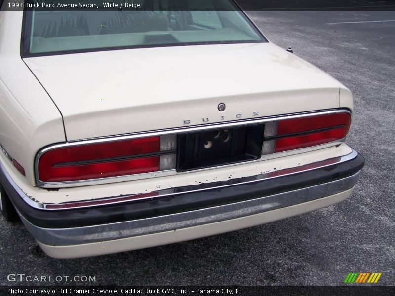 White / Beige 1993 Buick Park Avenue Sedan