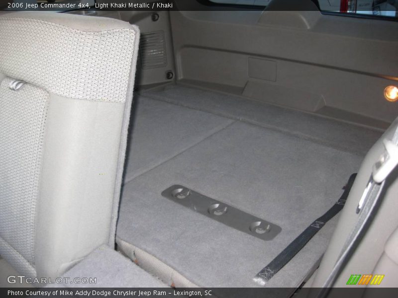 Light Khaki Metallic / Khaki 2006 Jeep Commander 4x4
