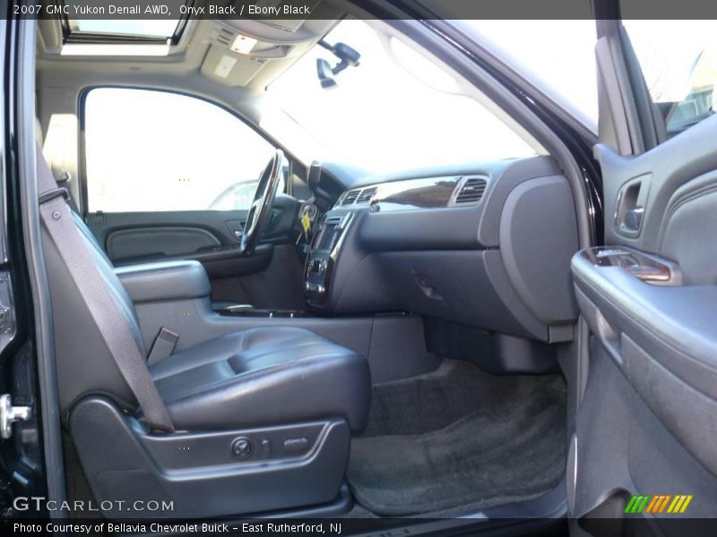 Onyx Black / Ebony Black 2007 GMC Yukon Denali AWD