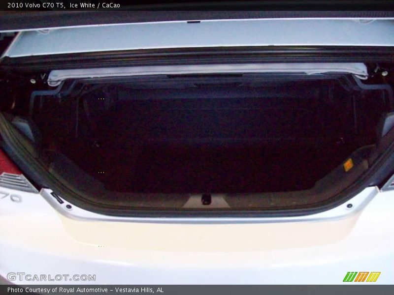 Ice White / CaCao 2010 Volvo C70 T5