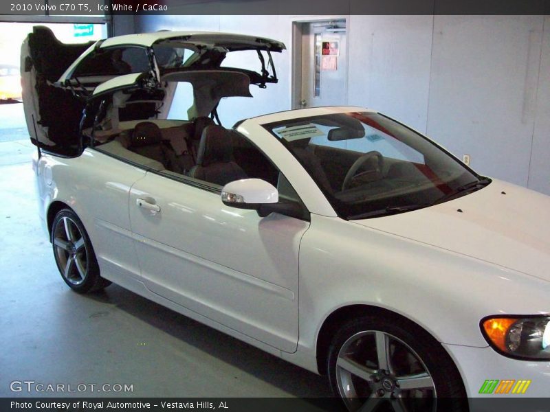 Ice White / CaCao 2010 Volvo C70 T5