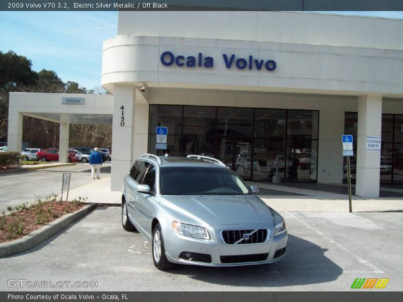 Electric Silver Metallic / Off Black 2009 Volvo V70 3.2
