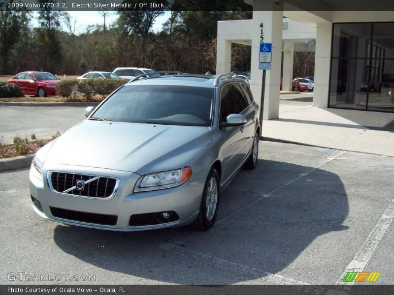 Electric Silver Metallic / Off Black 2009 Volvo V70 3.2