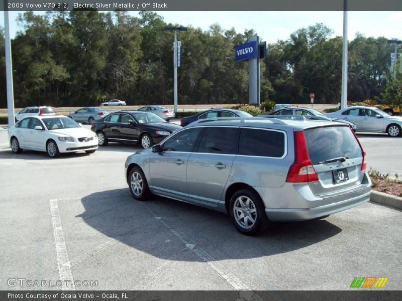 Electric Silver Metallic / Off Black 2009 Volvo V70 3.2