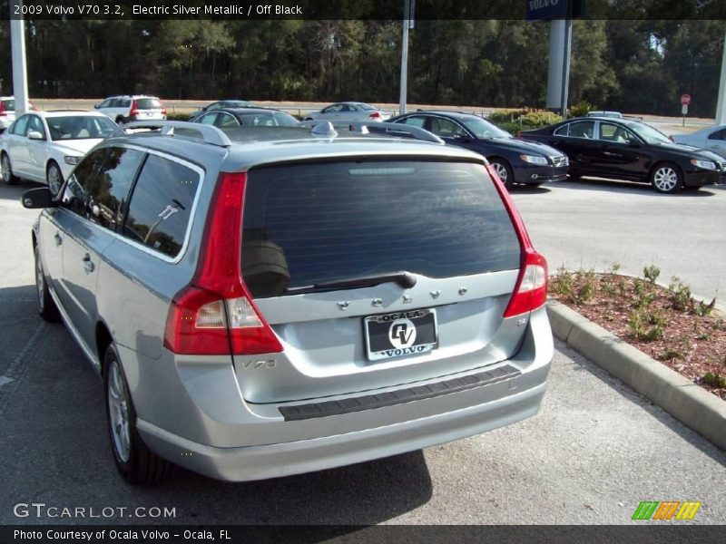 Electric Silver Metallic / Off Black 2009 Volvo V70 3.2