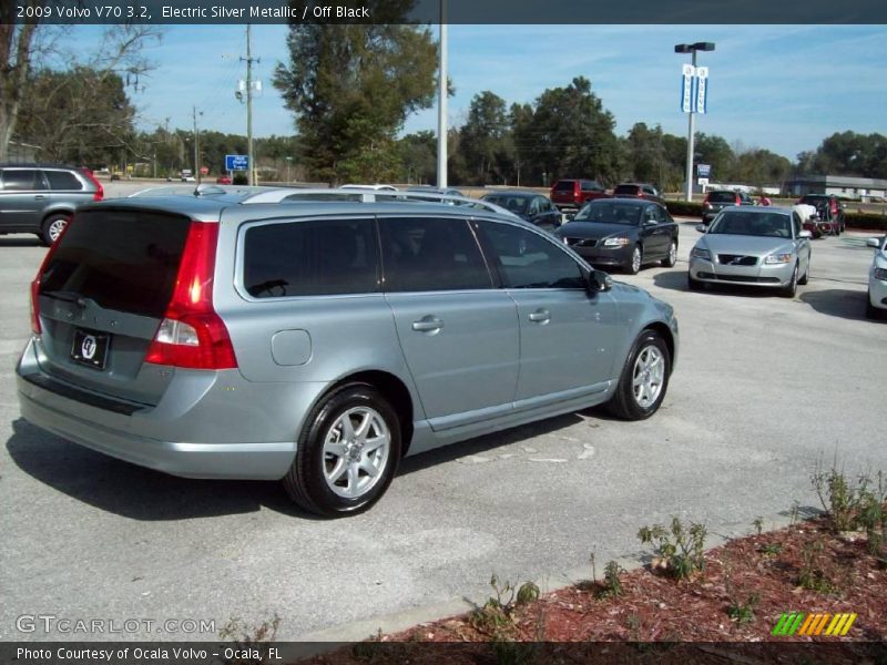 Electric Silver Metallic / Off Black 2009 Volvo V70 3.2