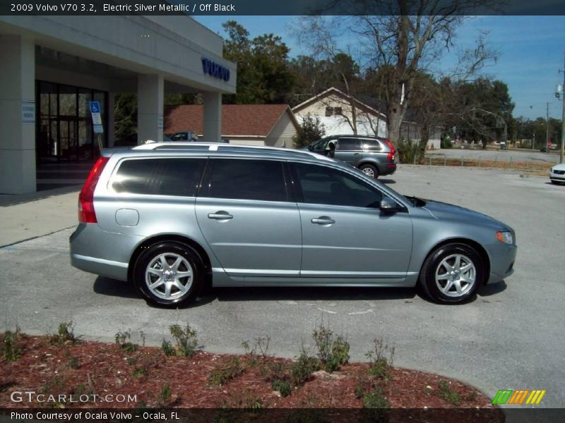 Electric Silver Metallic / Off Black 2009 Volvo V70 3.2