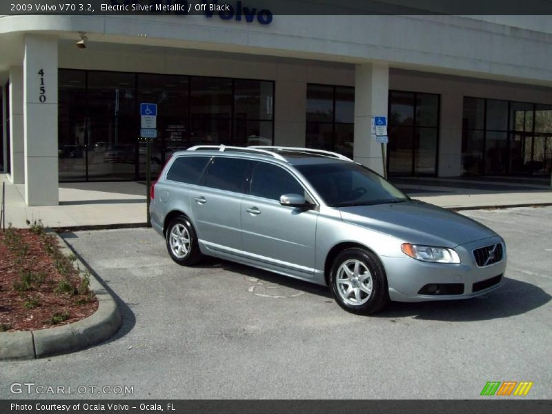 Electric Silver Metallic / Off Black 2009 Volvo V70 3.2
