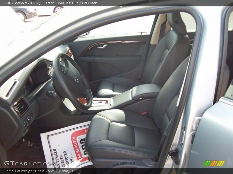 Electric Silver Metallic / Off Black 2009 Volvo V70 3.2