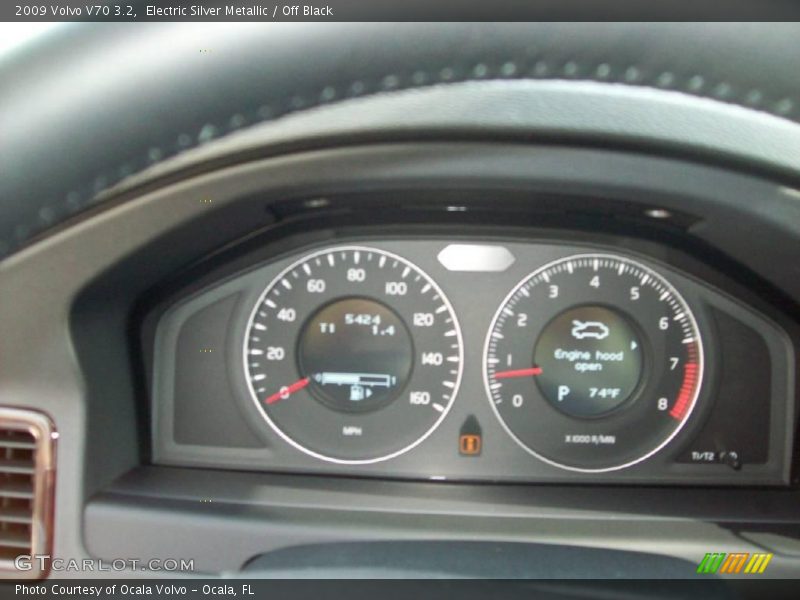 Electric Silver Metallic / Off Black 2009 Volvo V70 3.2