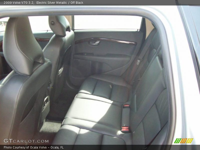 Electric Silver Metallic / Off Black 2009 Volvo V70 3.2