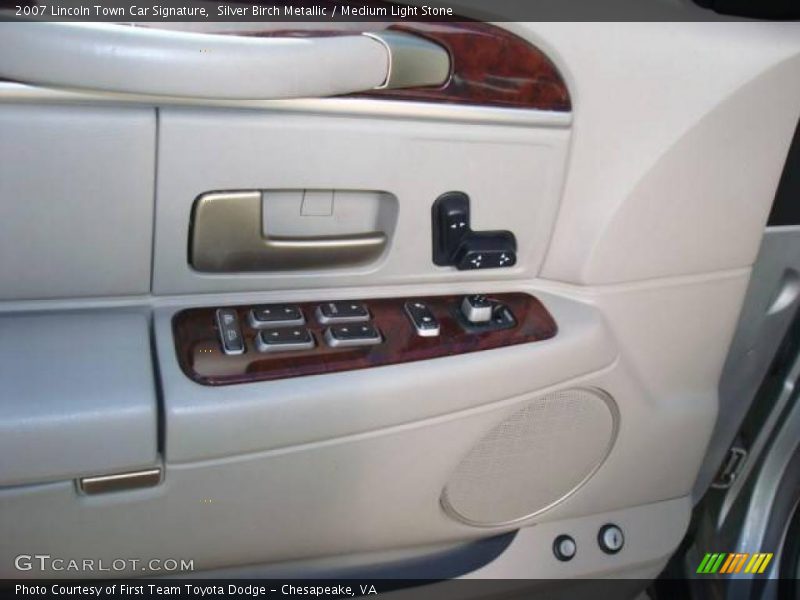 Silver Birch Metallic / Medium Light Stone 2007 Lincoln Town Car Signature
