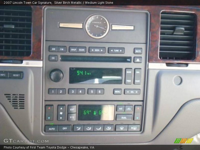 Silver Birch Metallic / Medium Light Stone 2007 Lincoln Town Car Signature