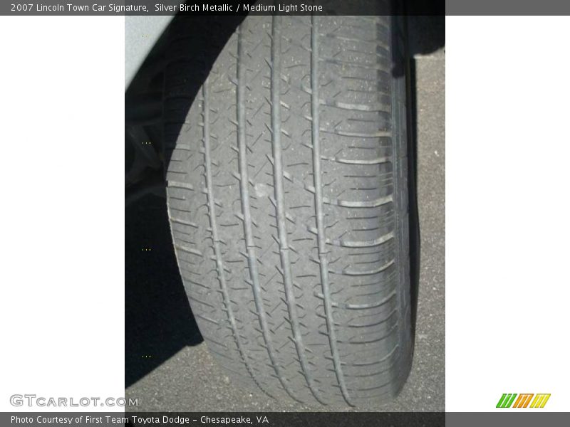 Silver Birch Metallic / Medium Light Stone 2007 Lincoln Town Car Signature