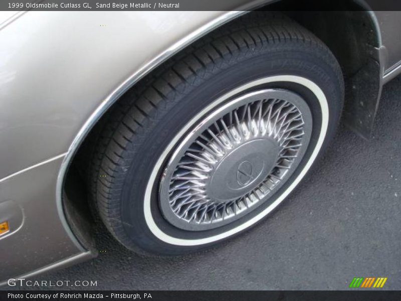 Sand Beige Metallic / Neutral 1999 Oldsmobile Cutlass GL