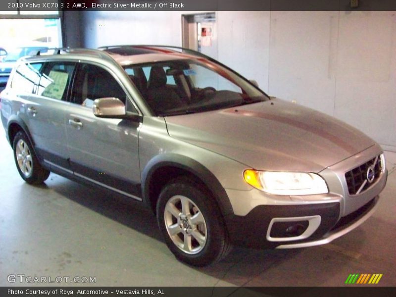 Electric Silver Metallic / Off Black 2010 Volvo XC70 3.2 AWD