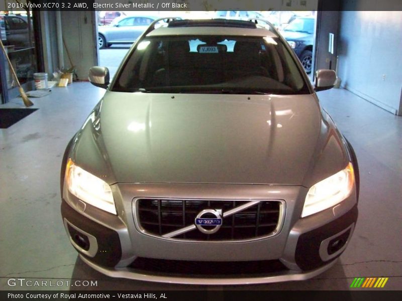 Electric Silver Metallic / Off Black 2010 Volvo XC70 3.2 AWD