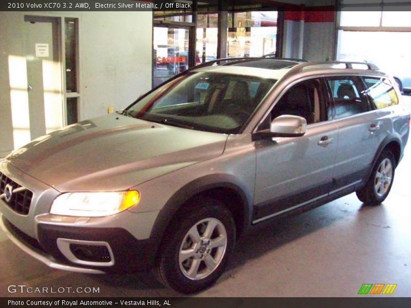 Electric Silver Metallic / Off Black 2010 Volvo XC70 3.2 AWD