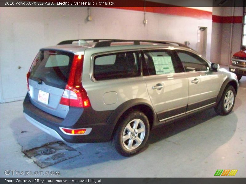 Electric Silver Metallic / Off Black 2010 Volvo XC70 3.2 AWD