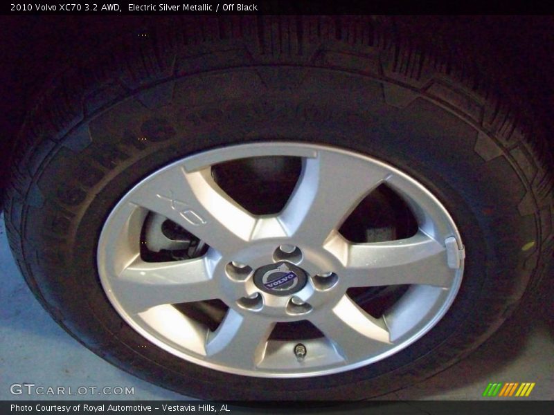 Electric Silver Metallic / Off Black 2010 Volvo XC70 3.2 AWD