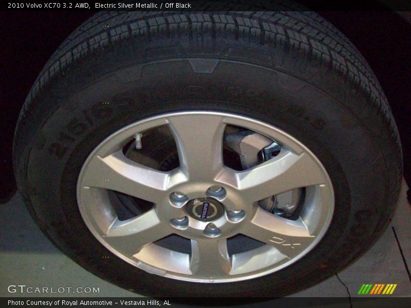 Electric Silver Metallic / Off Black 2010 Volvo XC70 3.2 AWD