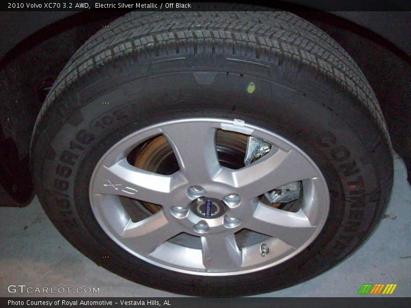 Electric Silver Metallic / Off Black 2010 Volvo XC70 3.2 AWD