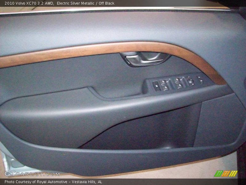 Electric Silver Metallic / Off Black 2010 Volvo XC70 3.2 AWD