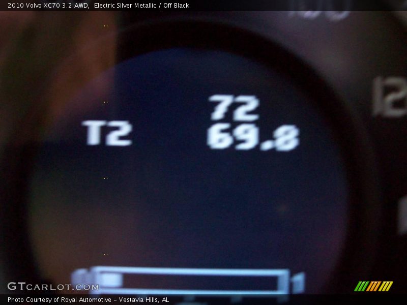 Electric Silver Metallic / Off Black 2010 Volvo XC70 3.2 AWD