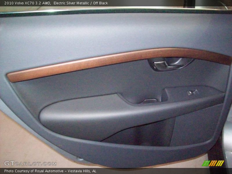 Electric Silver Metallic / Off Black 2010 Volvo XC70 3.2 AWD