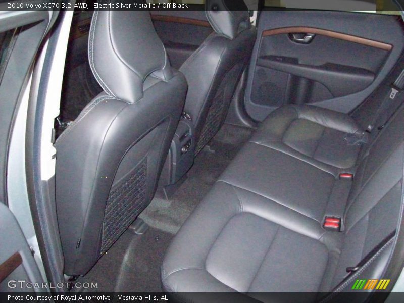 Electric Silver Metallic / Off Black 2010 Volvo XC70 3.2 AWD