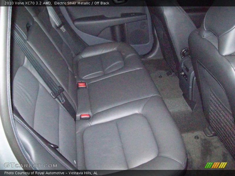 Electric Silver Metallic / Off Black 2010 Volvo XC70 3.2 AWD