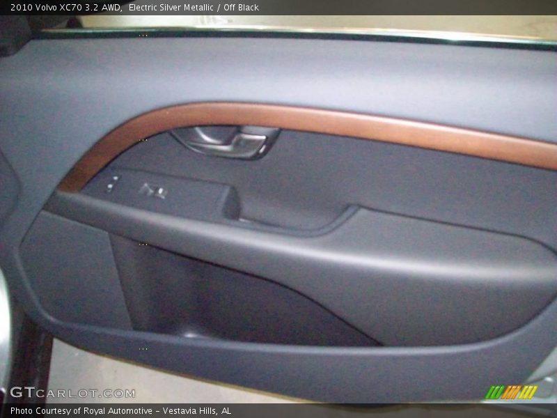 Electric Silver Metallic / Off Black 2010 Volvo XC70 3.2 AWD