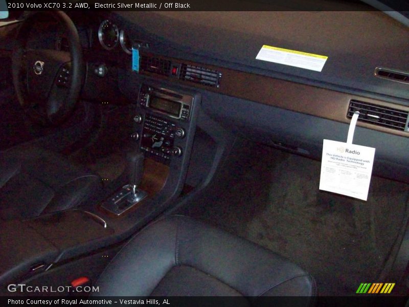 Electric Silver Metallic / Off Black 2010 Volvo XC70 3.2 AWD