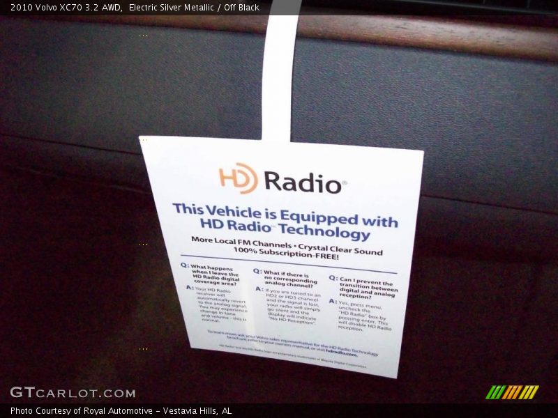 Electric Silver Metallic / Off Black 2010 Volvo XC70 3.2 AWD