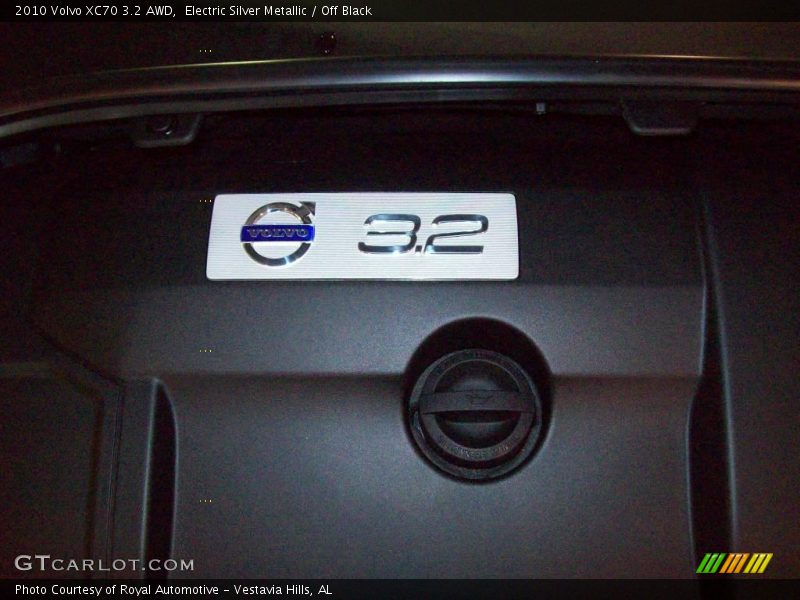 Electric Silver Metallic / Off Black 2010 Volvo XC70 3.2 AWD
