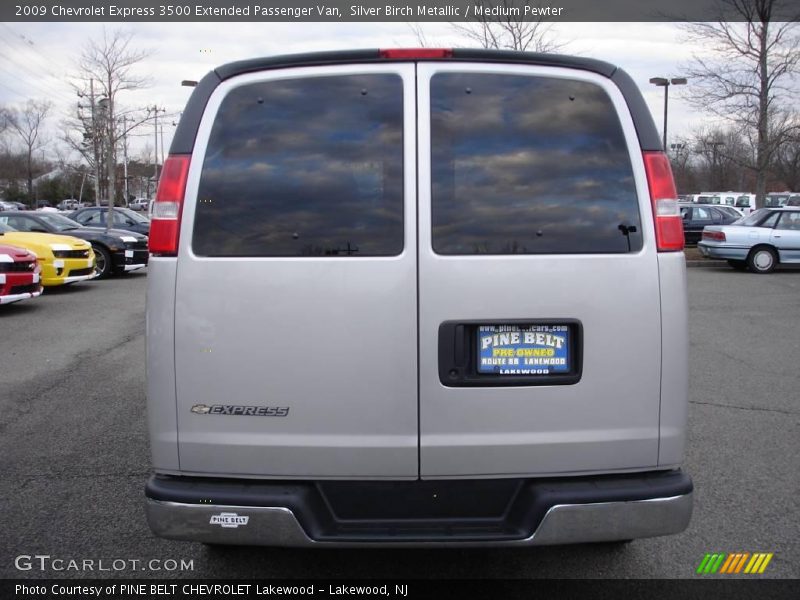 Silver Birch Metallic / Medium Pewter 2009 Chevrolet Express 3500 Extended Passenger Van