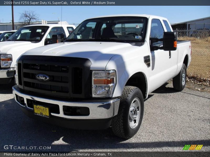 Oxford White / Medium Stone 2009 Ford F250 Super Duty XL SuperCab