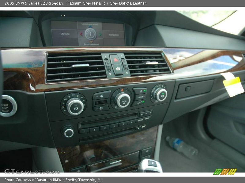 Platinum Grey Metallic / Grey Dakota Leather 2009 BMW 5 Series 528xi Sedan